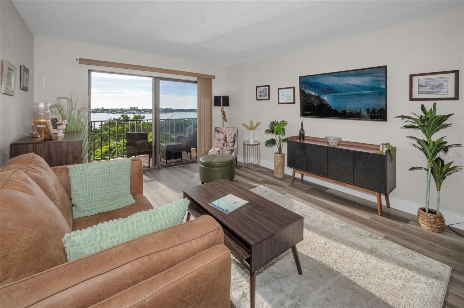 CHATEAU TOWER CONDO - Residential