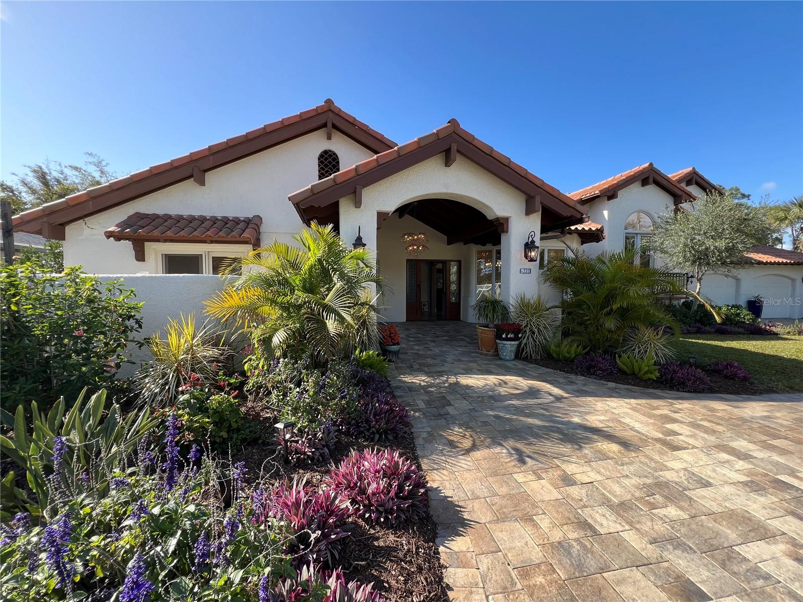 SAPPHIRE SHORES - Residential