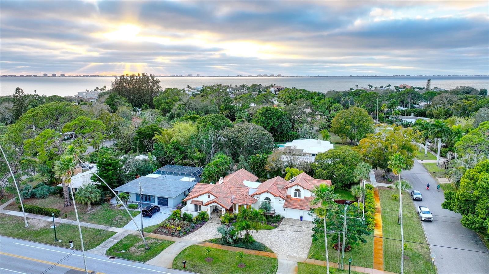 SAPPHIRE SHORES - Residential