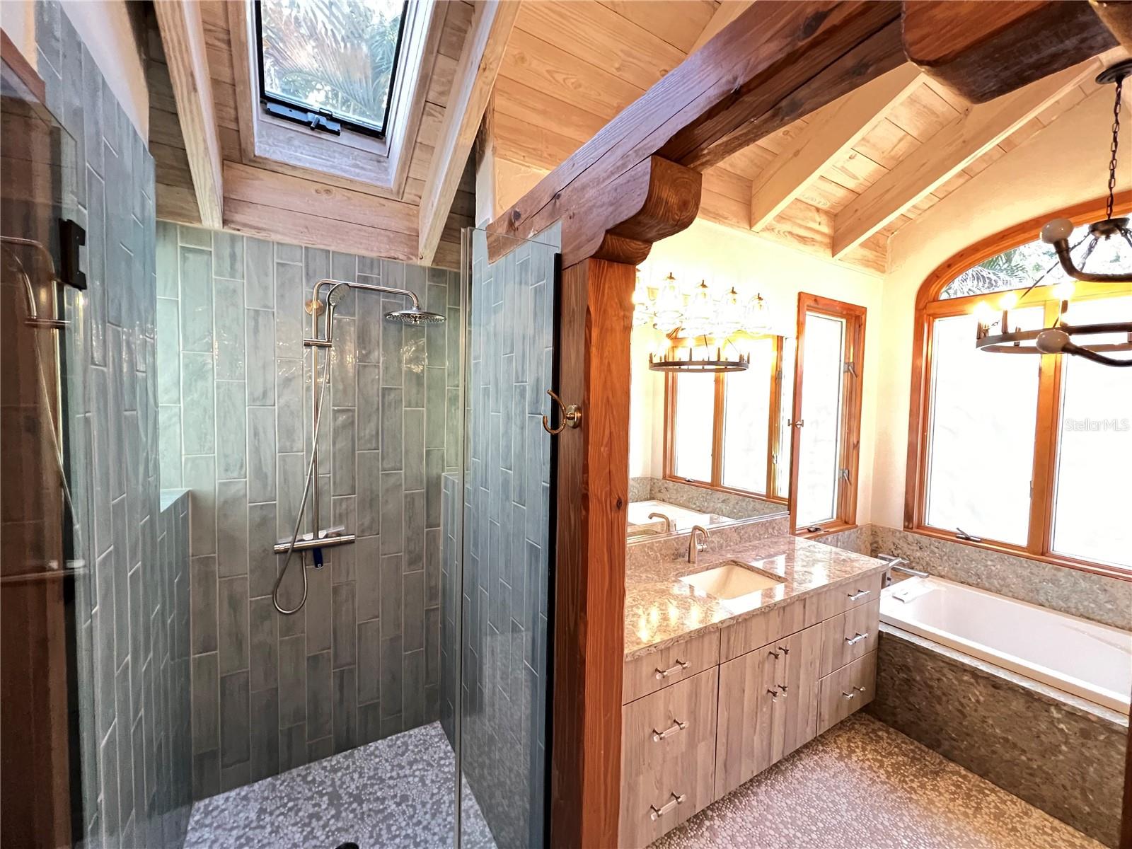 SAPPHIRE SHORES - Residential