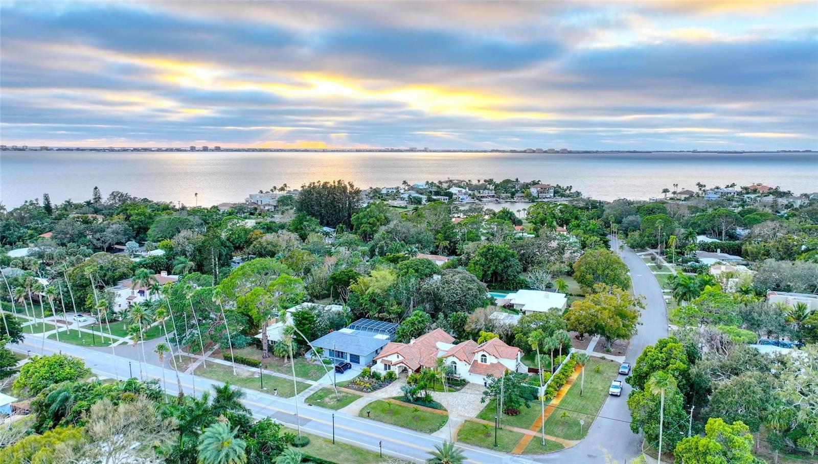 SAPPHIRE SHORES - Residential