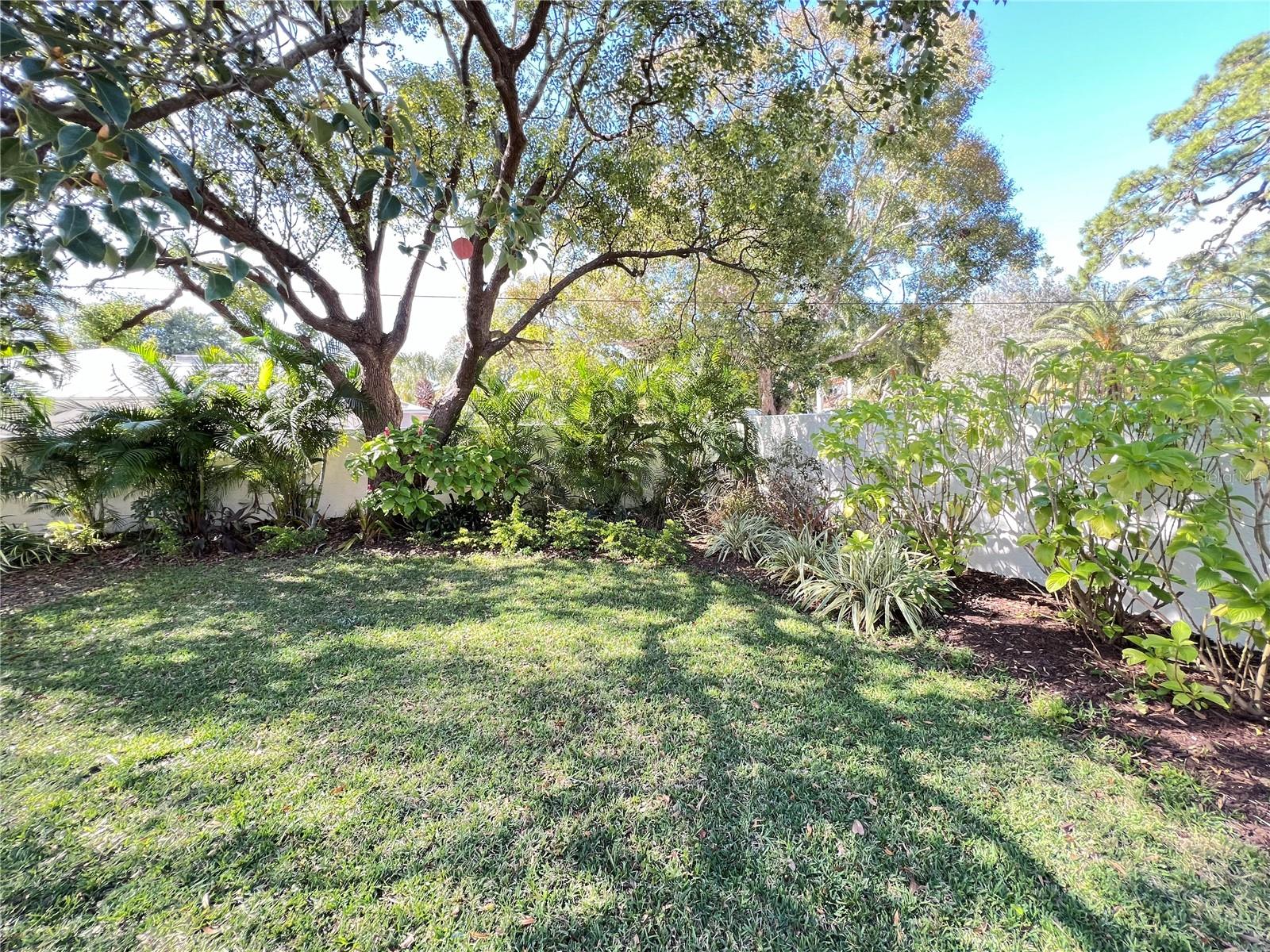 SAPPHIRE SHORES - Residential