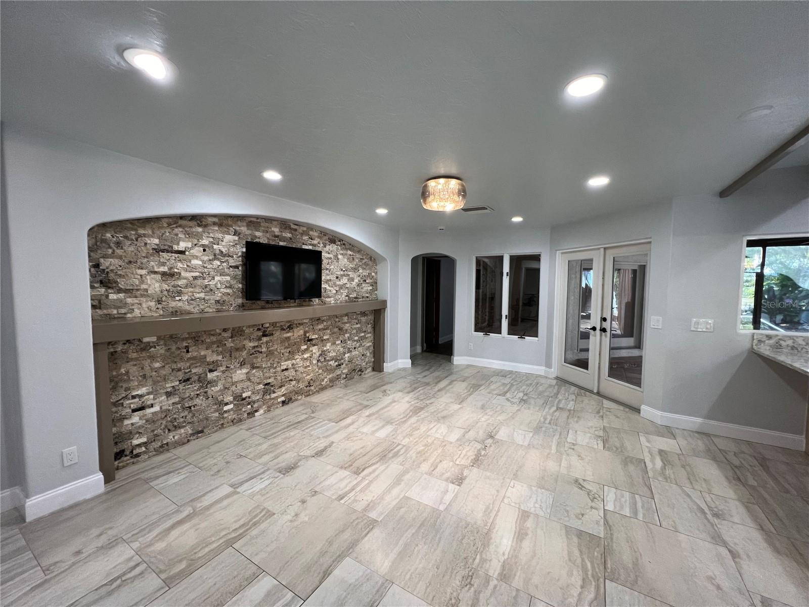 SAPPHIRE SHORES - Residential