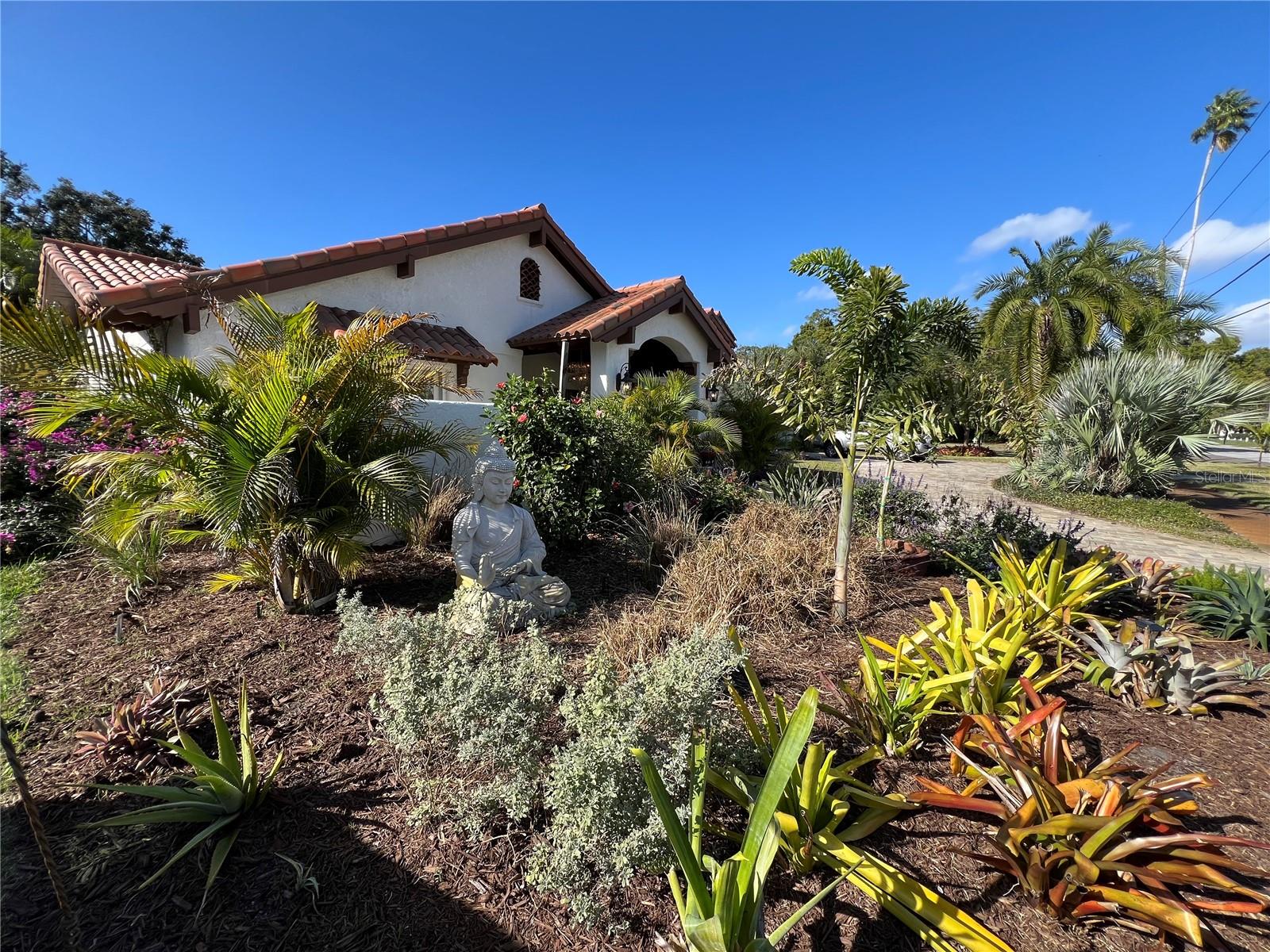 SAPPHIRE SHORES - Residential