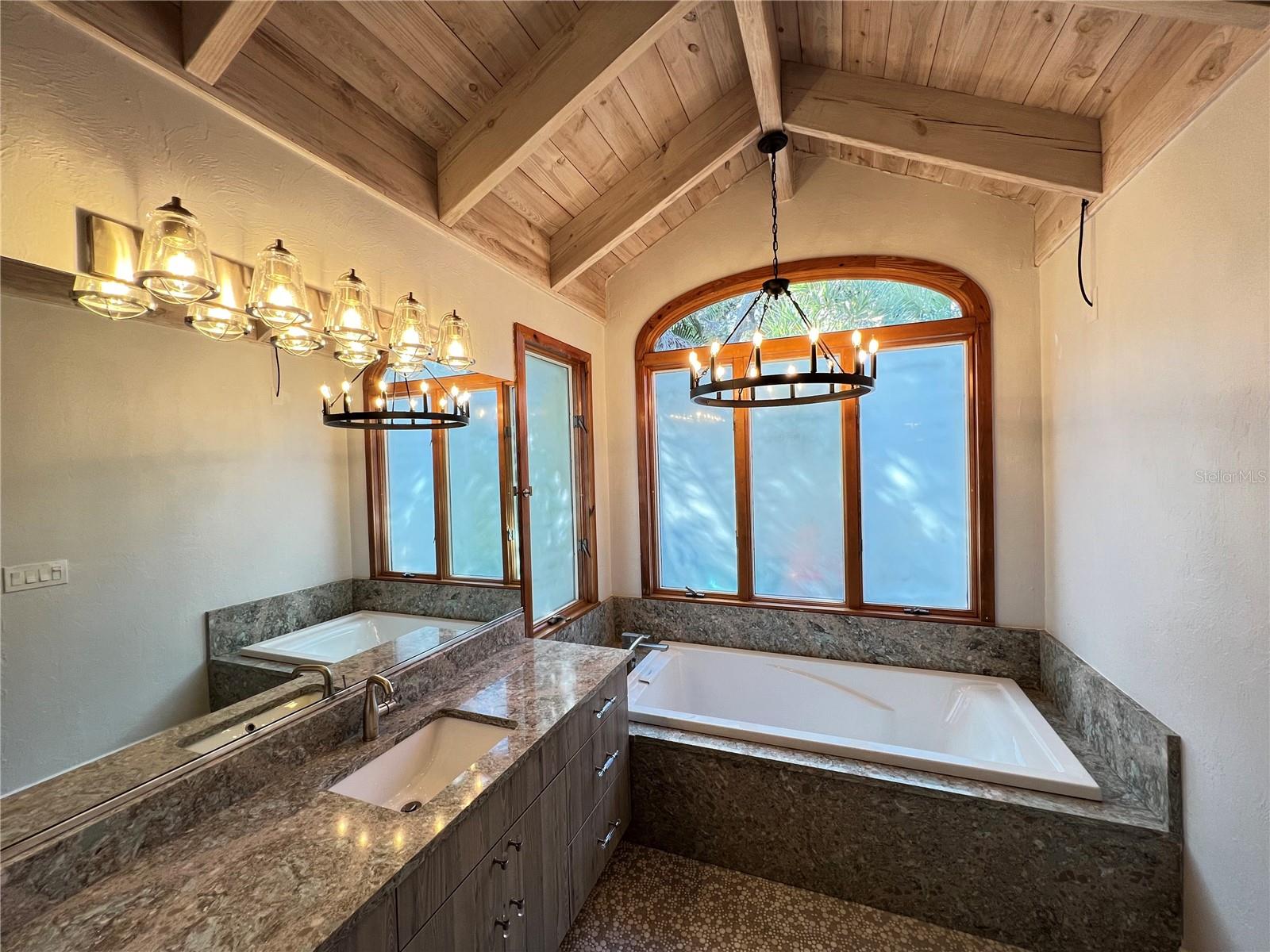 SAPPHIRE SHORES - Residential