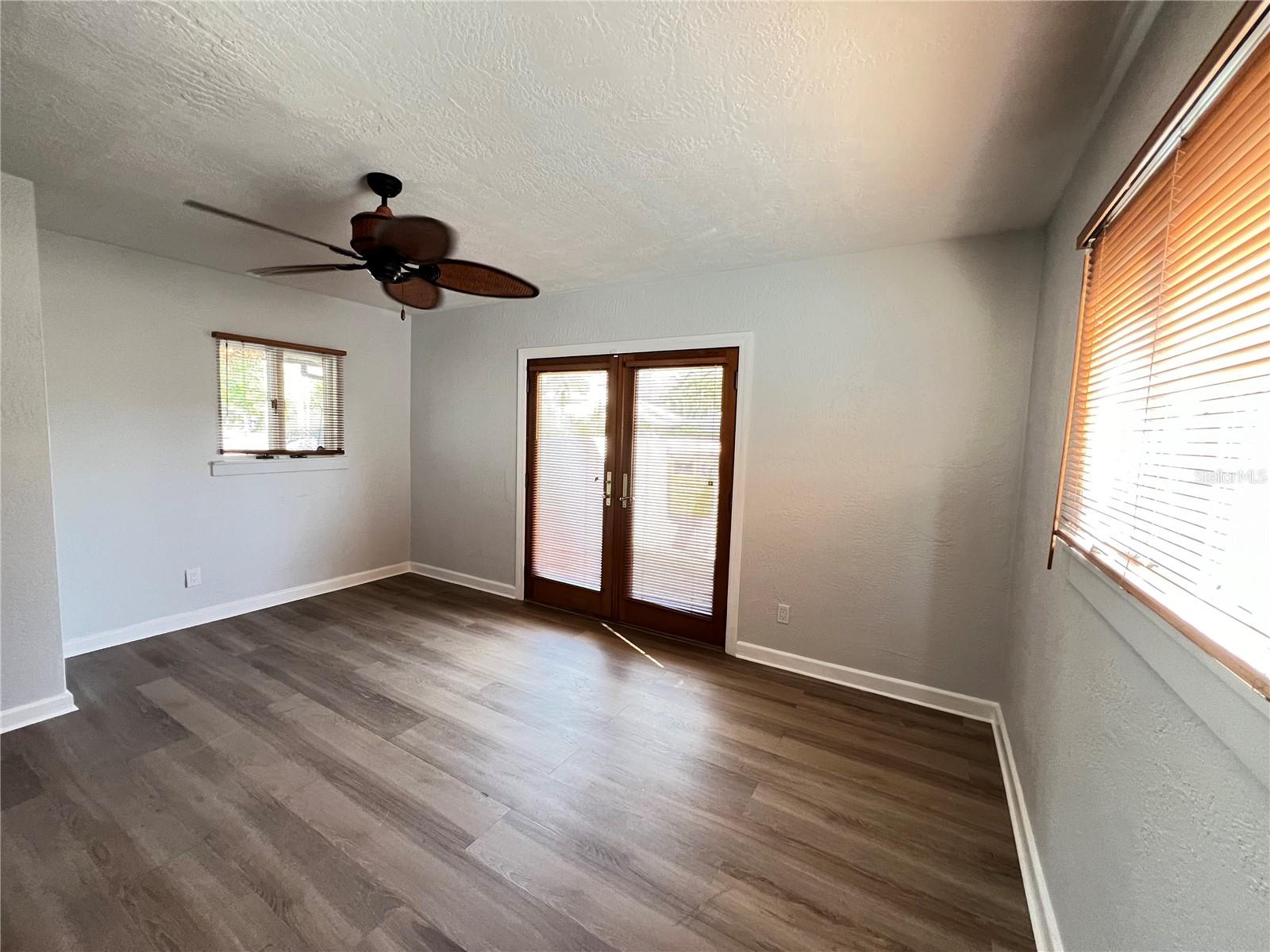 SAPPHIRE SHORES - Residential