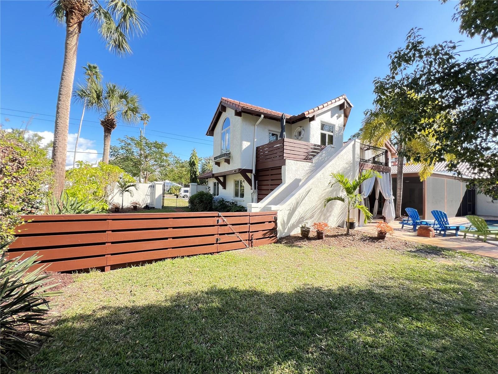 SAPPHIRE SHORES - Residential