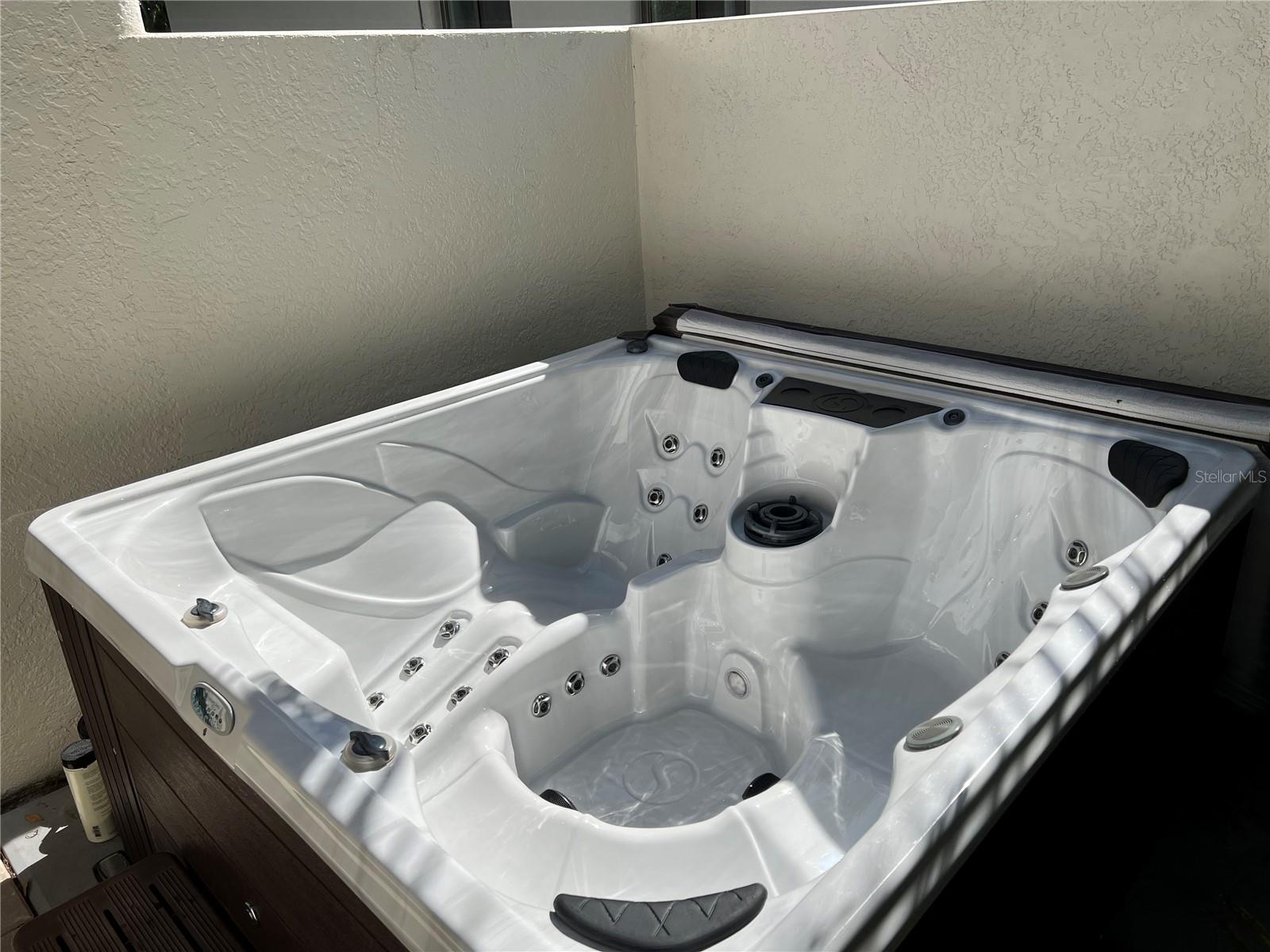 SAPPHIRE SHORES - Residential