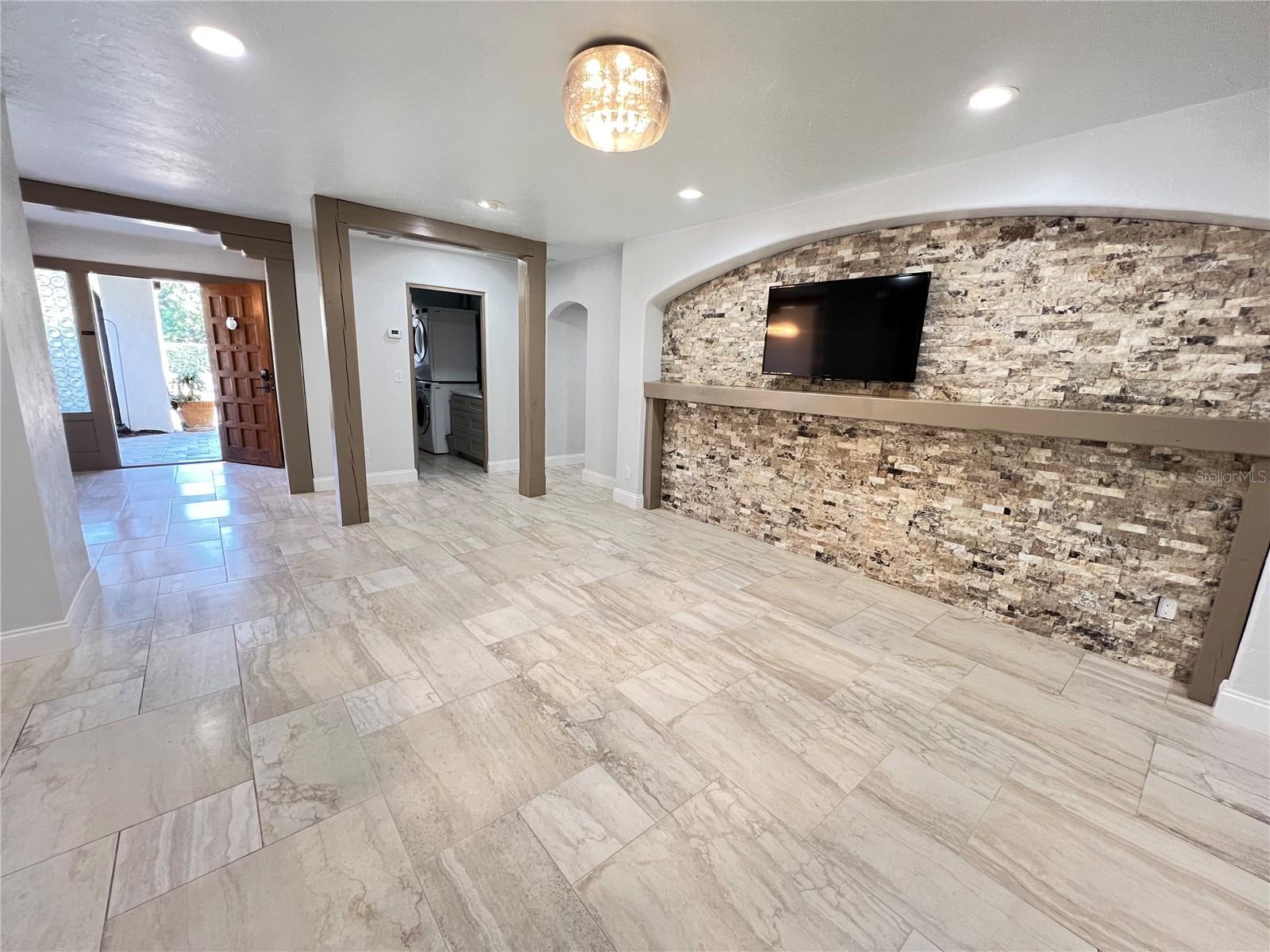 SAPPHIRE SHORES - Residential