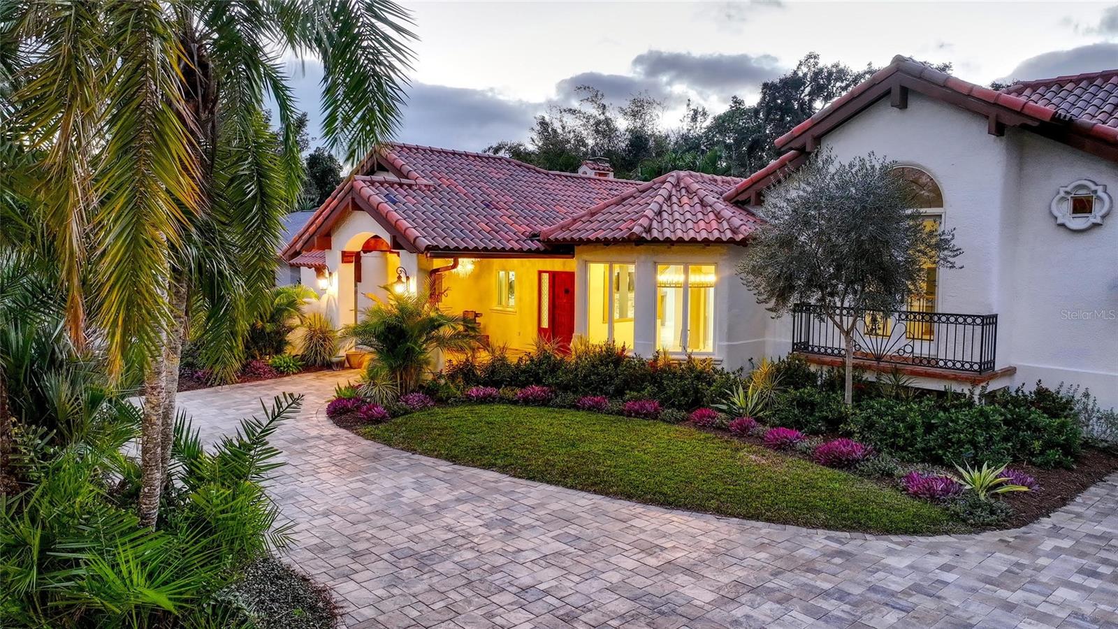 SAPPHIRE SHORES - Residential