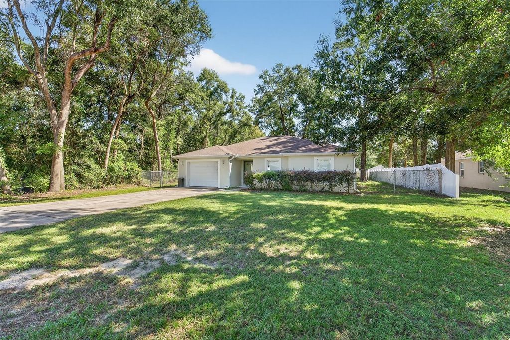 Photo of 16363 SE 83rd Court, Summerfield, FL 34491 (MLS # TB8440814)