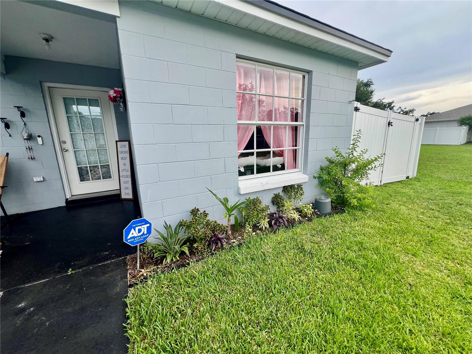 712 COCKATOO COURT