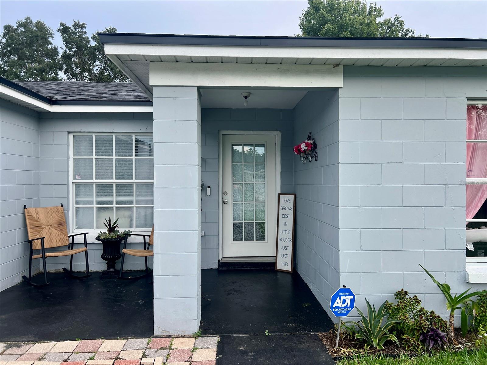 712 COCKATOO COURT