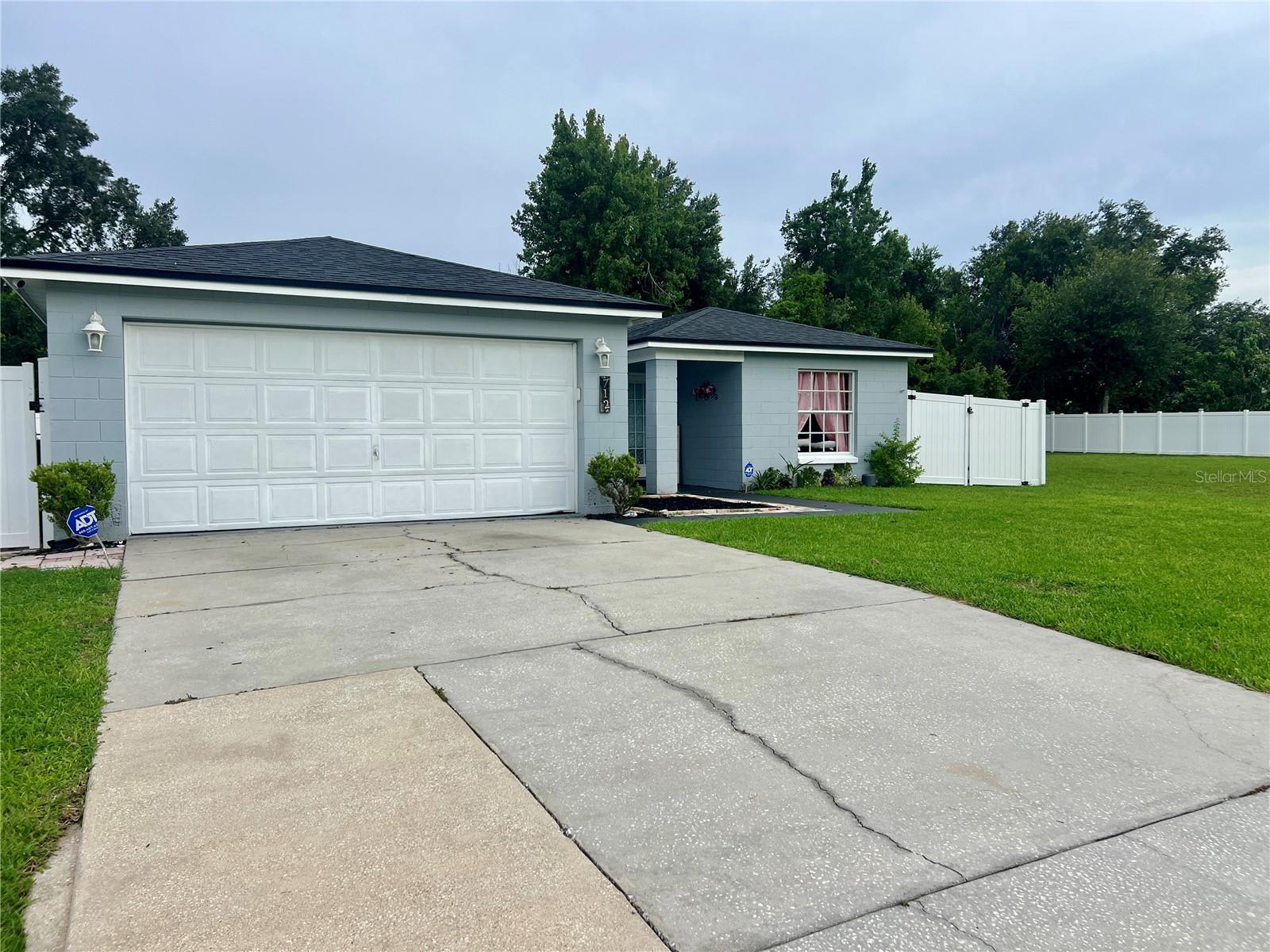 712 COCKATOO COURT