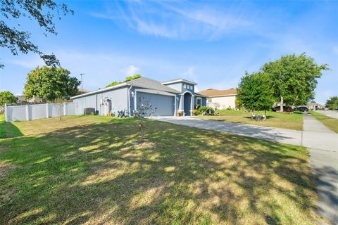 A home in LAKE WALES