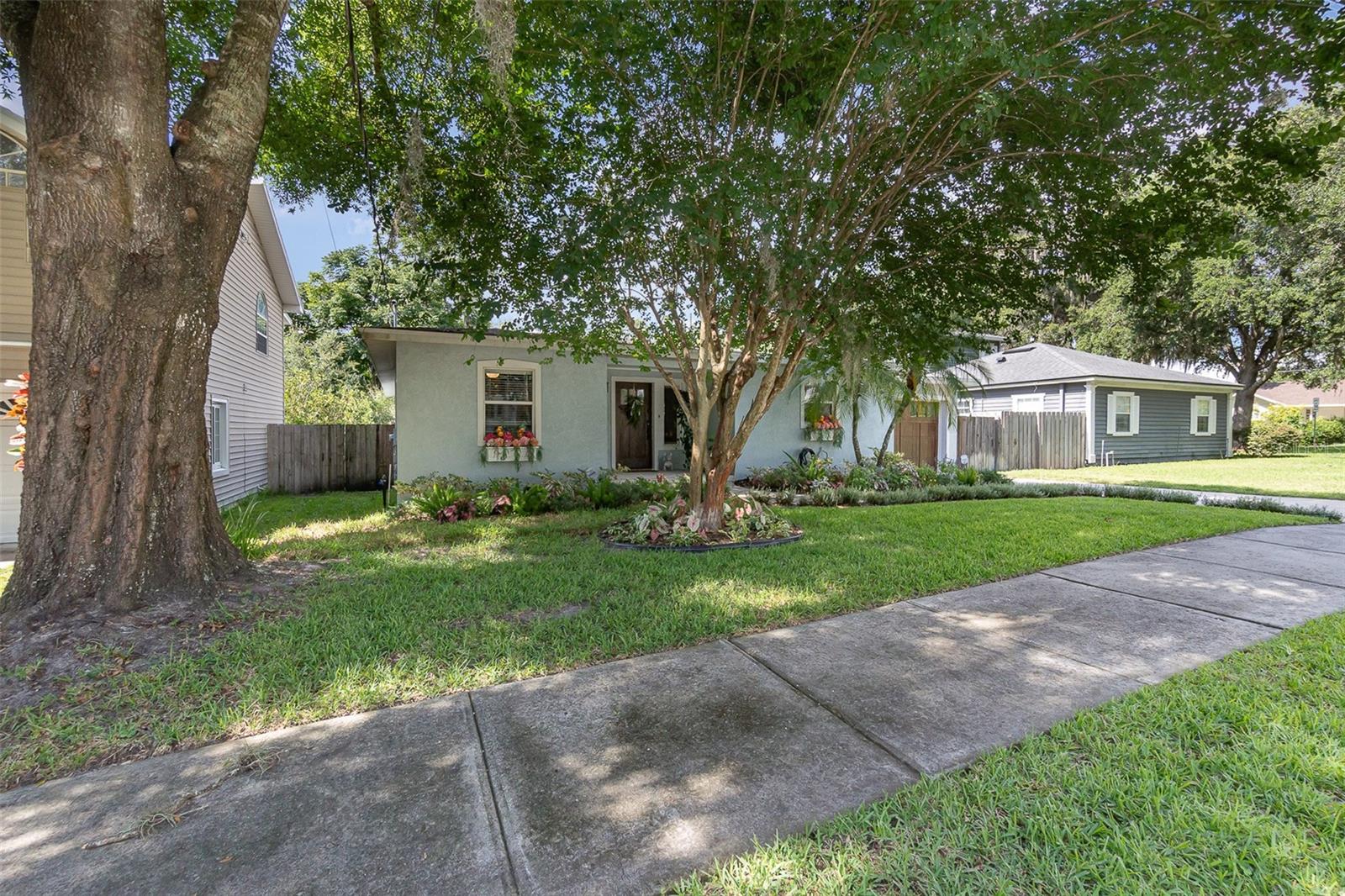 1219 OAKLEY STREET