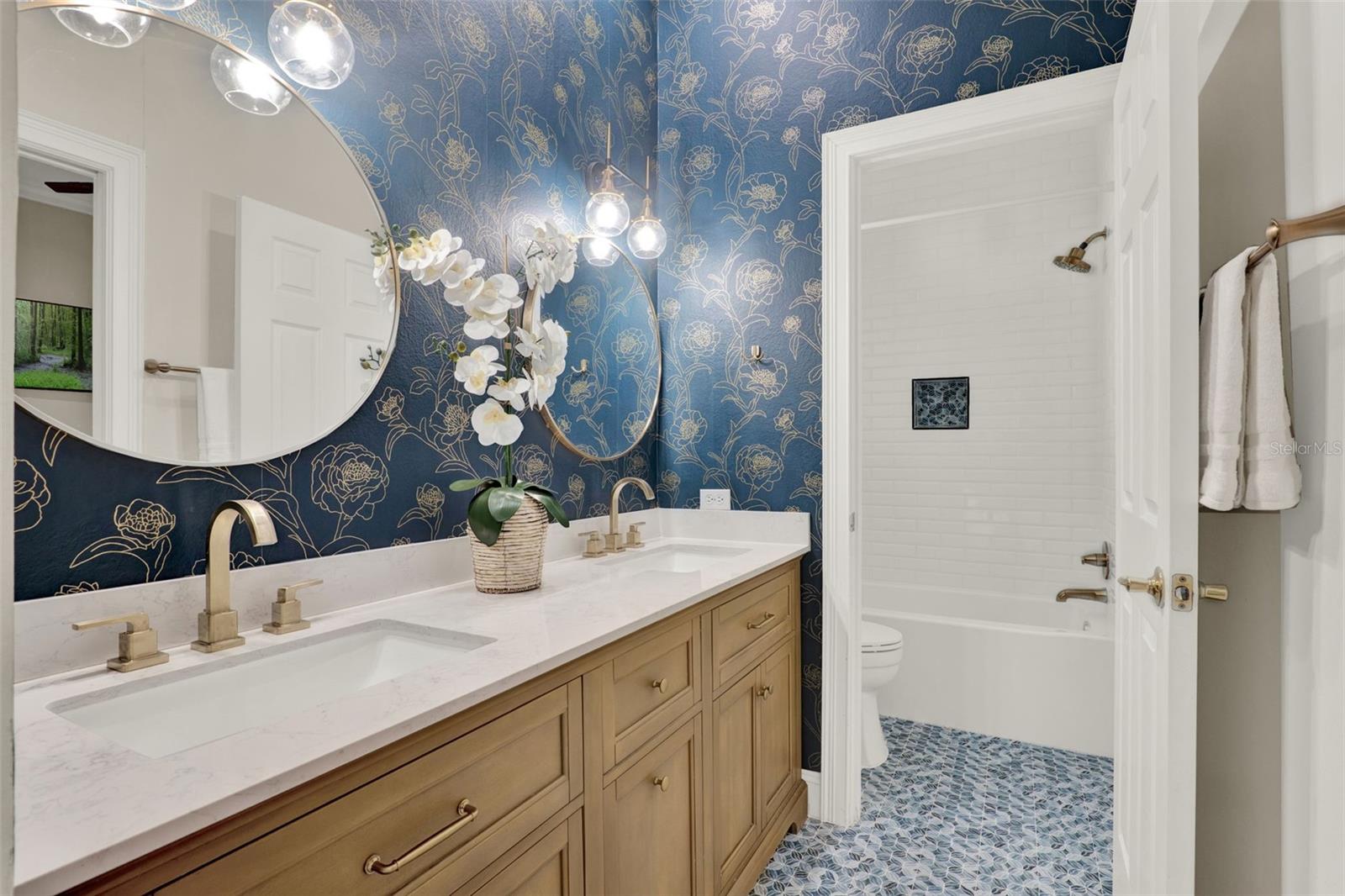 KEENES POINTE - Residential