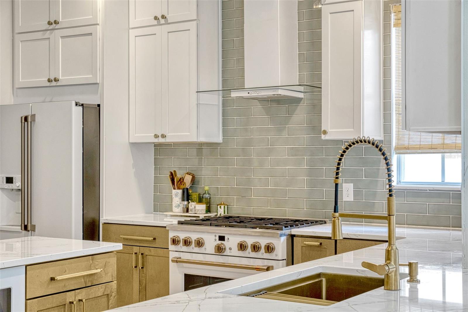 KEENES POINTE - Residential