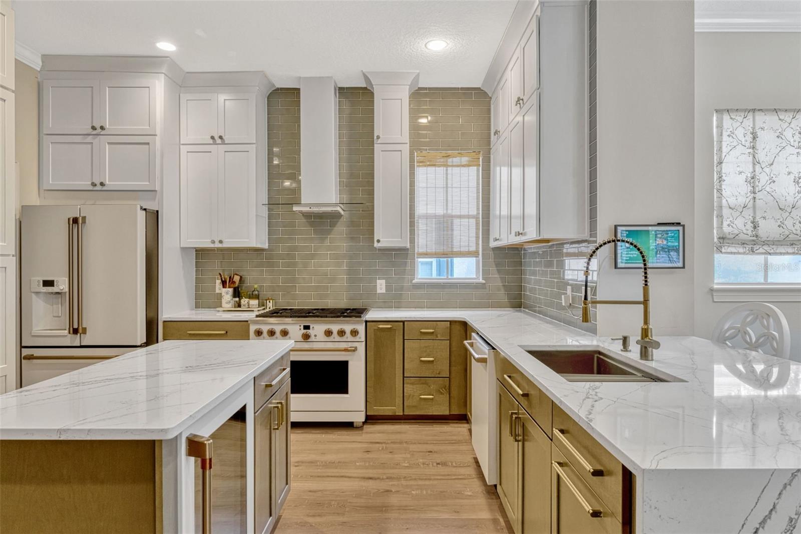 KEENES POINTE - Residential