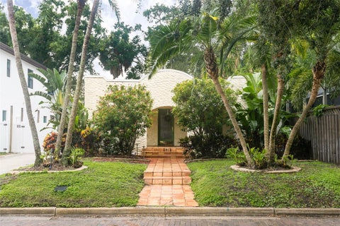 2 beds bed, 2 baths bath property at 2912 W Neptune Street, Tampa, FL 33629
