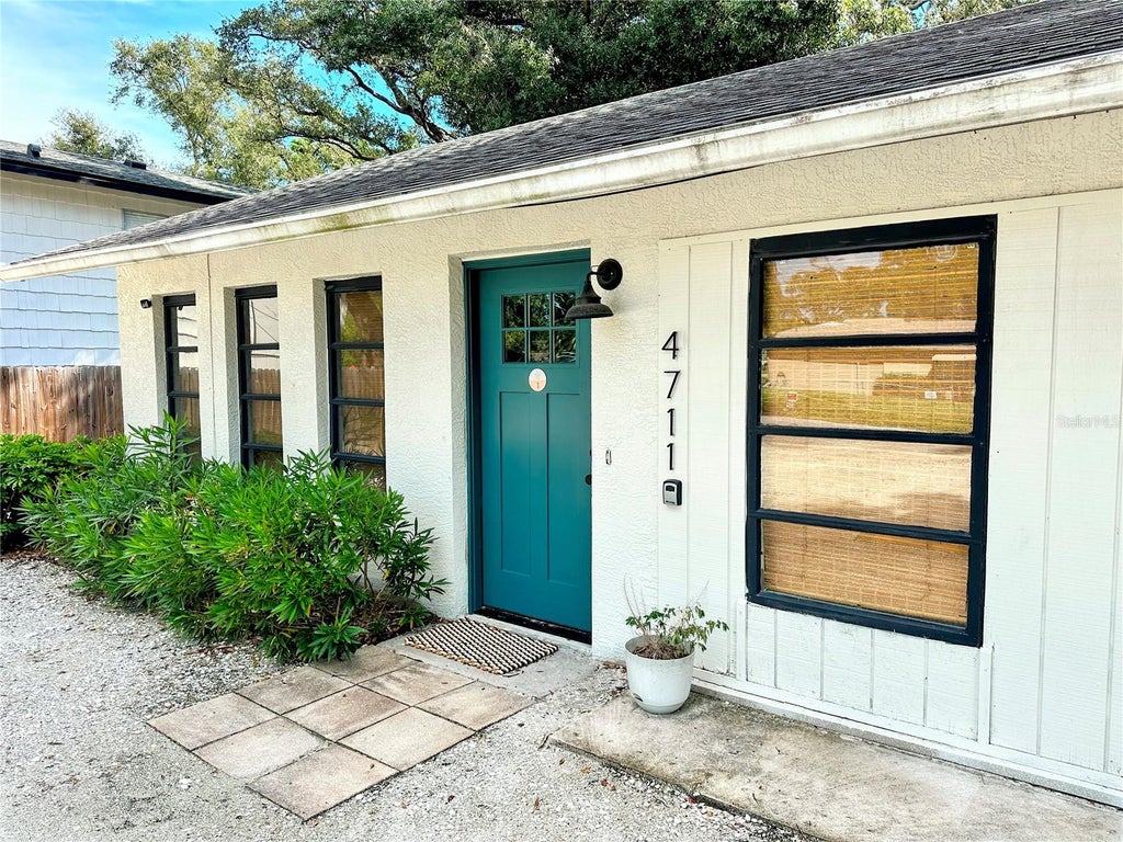 Photo of 4711 Hollingsworth Avenue, Sarasota, FL 34233 (MLS # A4709326)