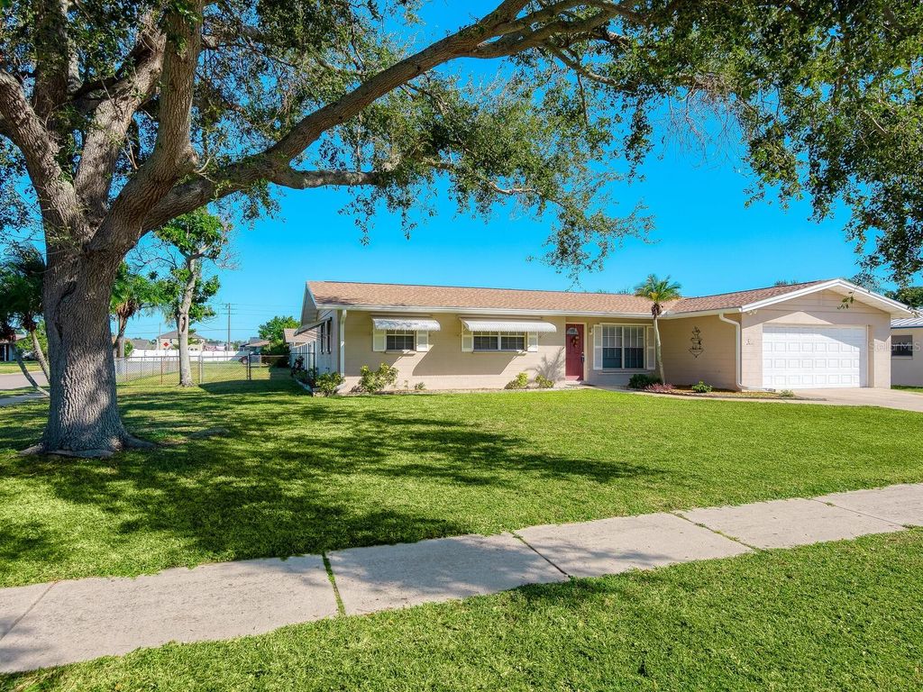 Photo of 2914 22nd Avenue W, Bradenton, FL 34205 (MLS # A4668939)