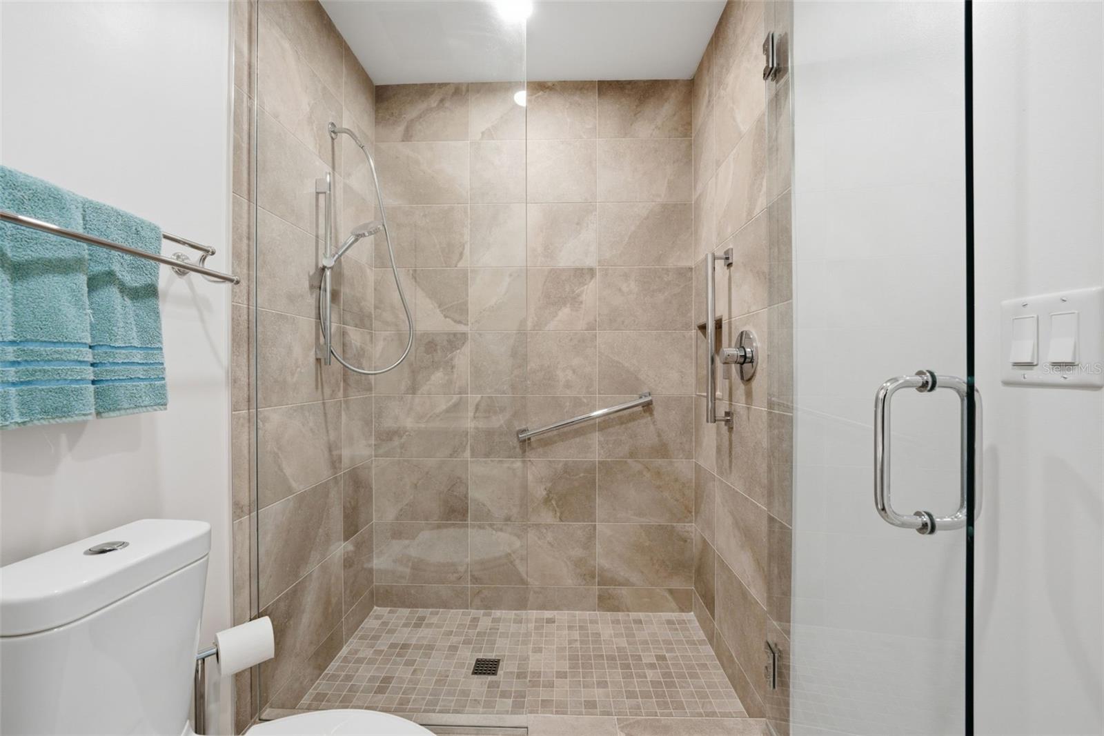 7 ONE ONE PALM - Residential