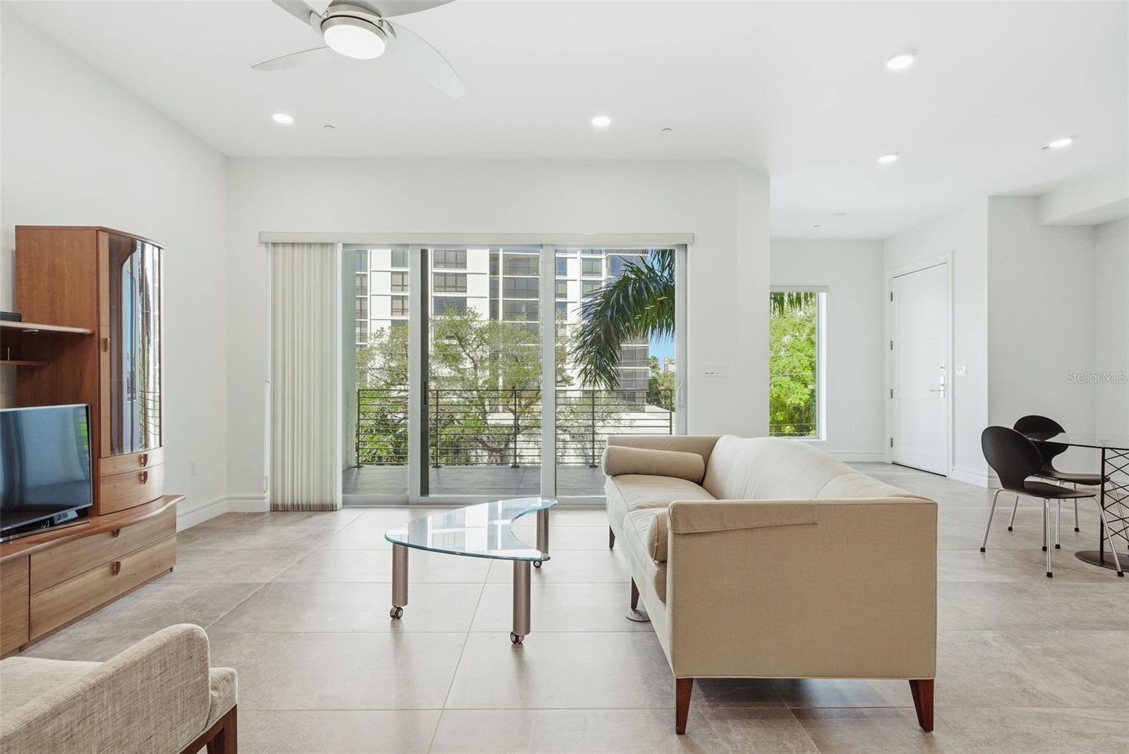 711 S PALM AVENUE 302