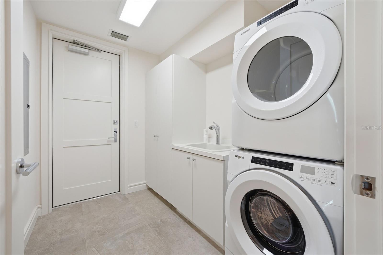 7 ONE ONE PALM - Residential