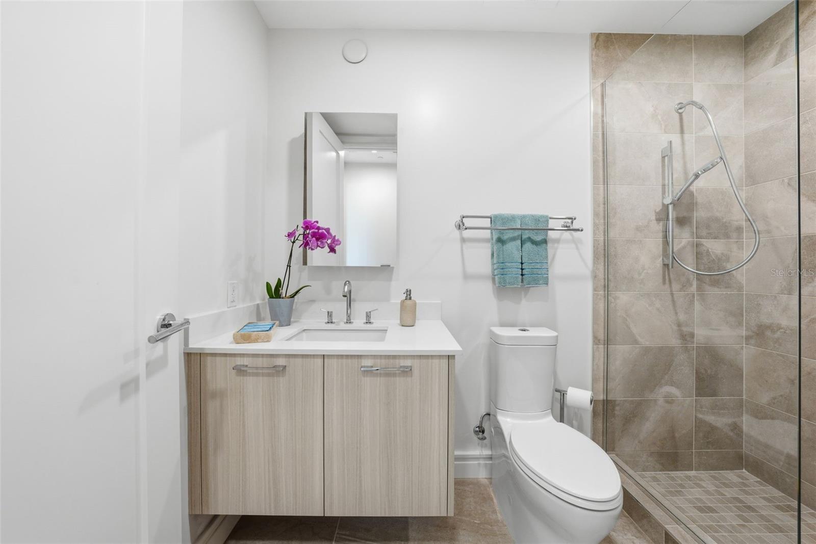 7 ONE ONE PALM - Residential