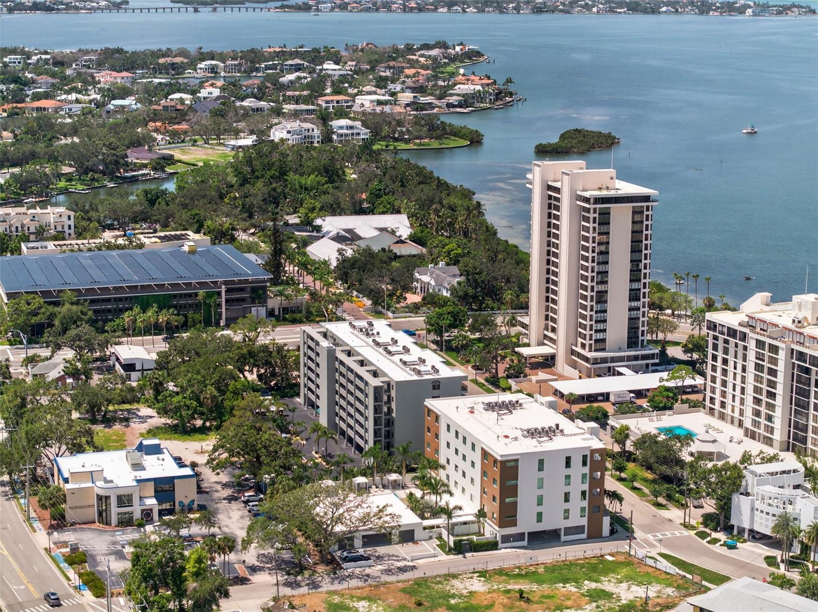 7 ONE ONE PALM - Residential