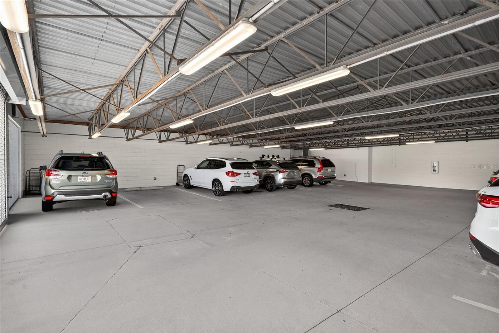 7 ONE ONE PALM - Residential