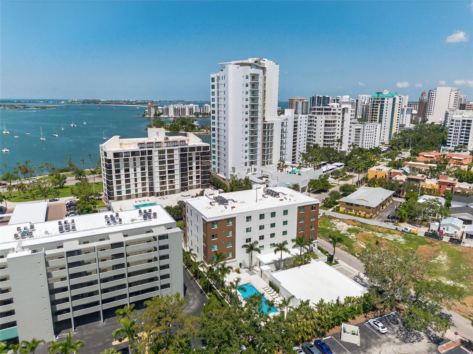 7 ONE ONE PALM - Residential