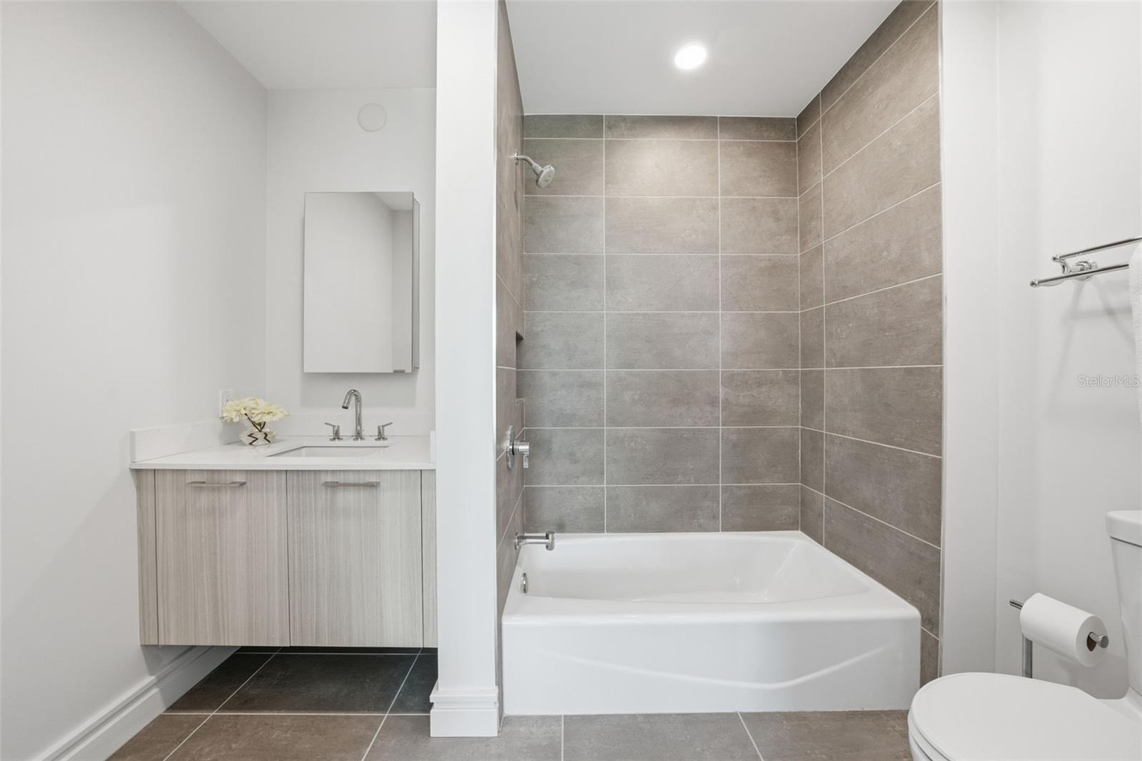 7 ONE ONE PALM - Residential