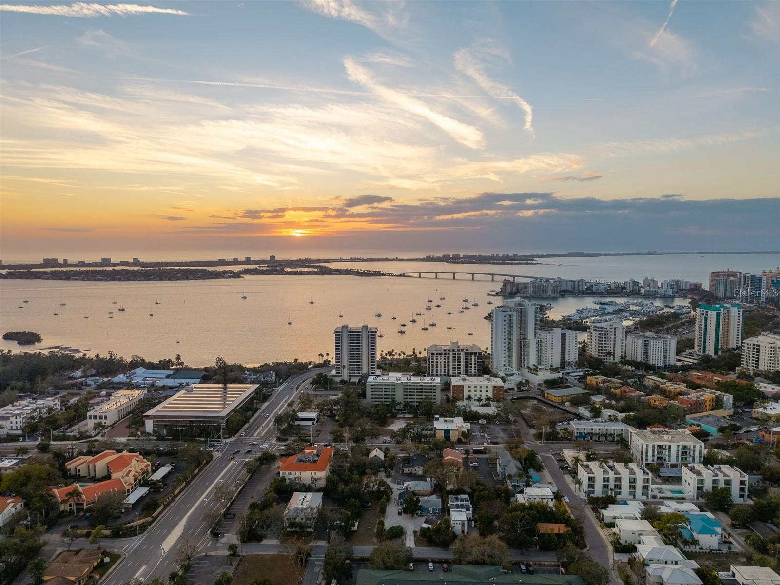 7 ONE ONE PALM - Residential