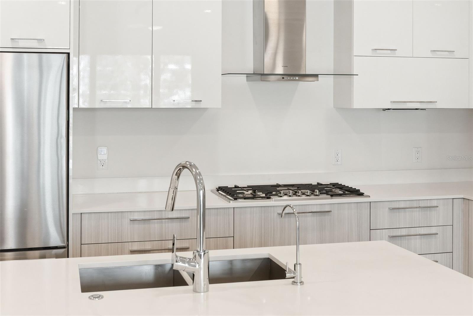 7 ONE ONE PALM - Residential