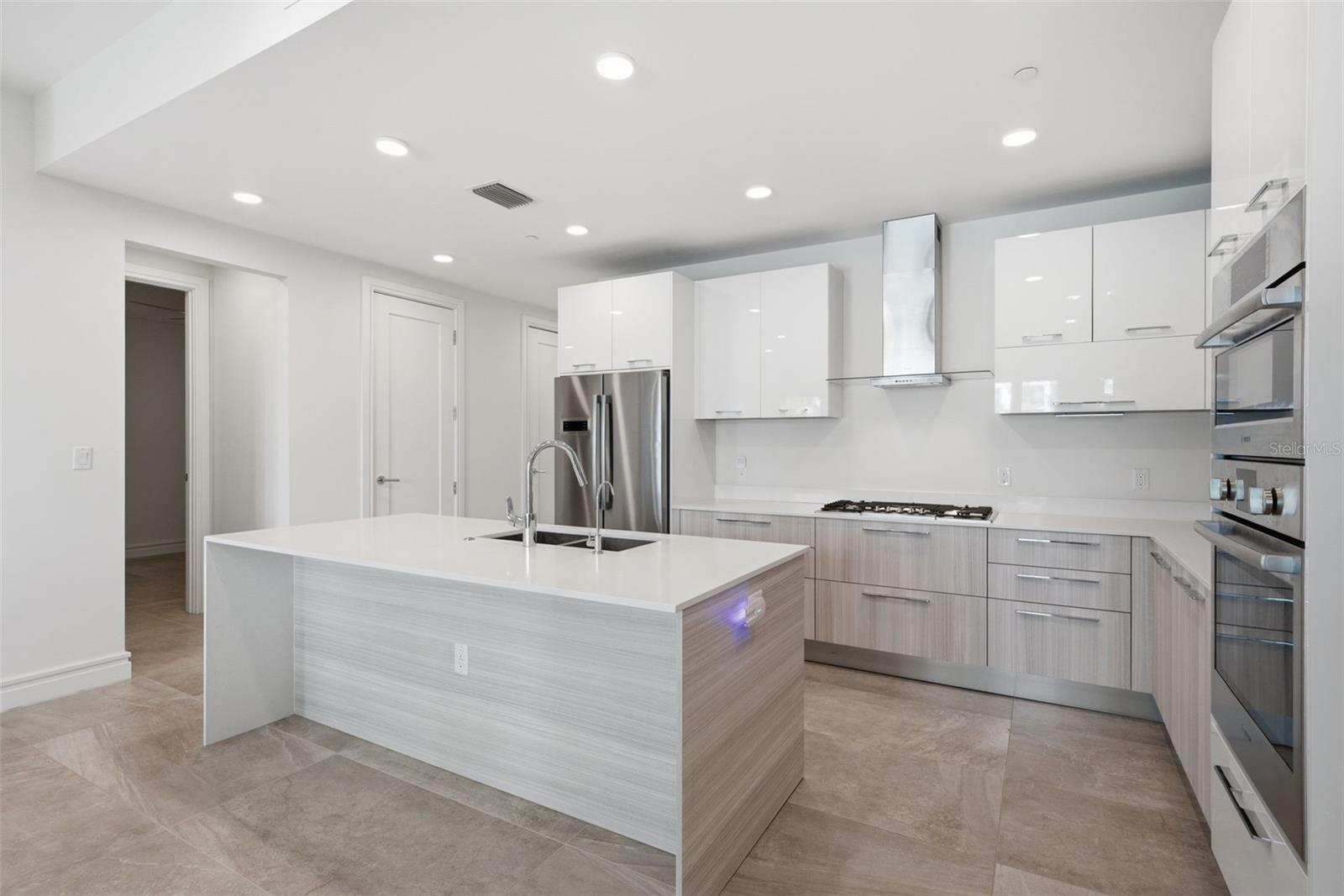 7 ONE ONE PALM - Residential