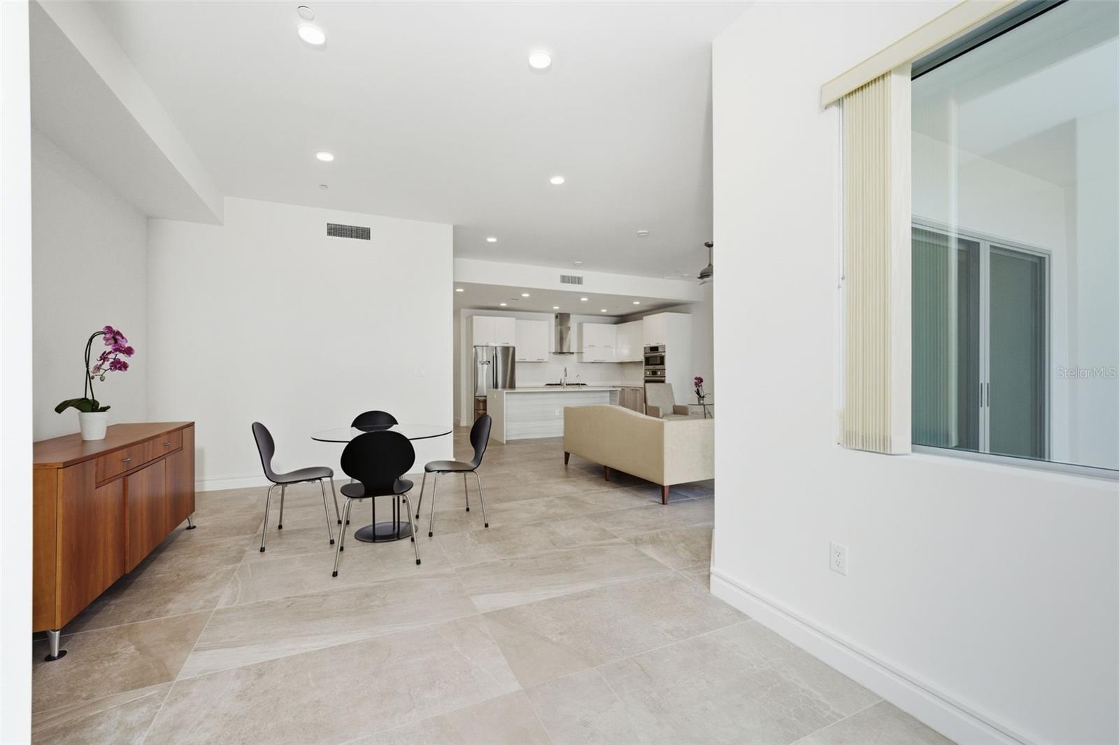 711 S PALM AVENUE 302