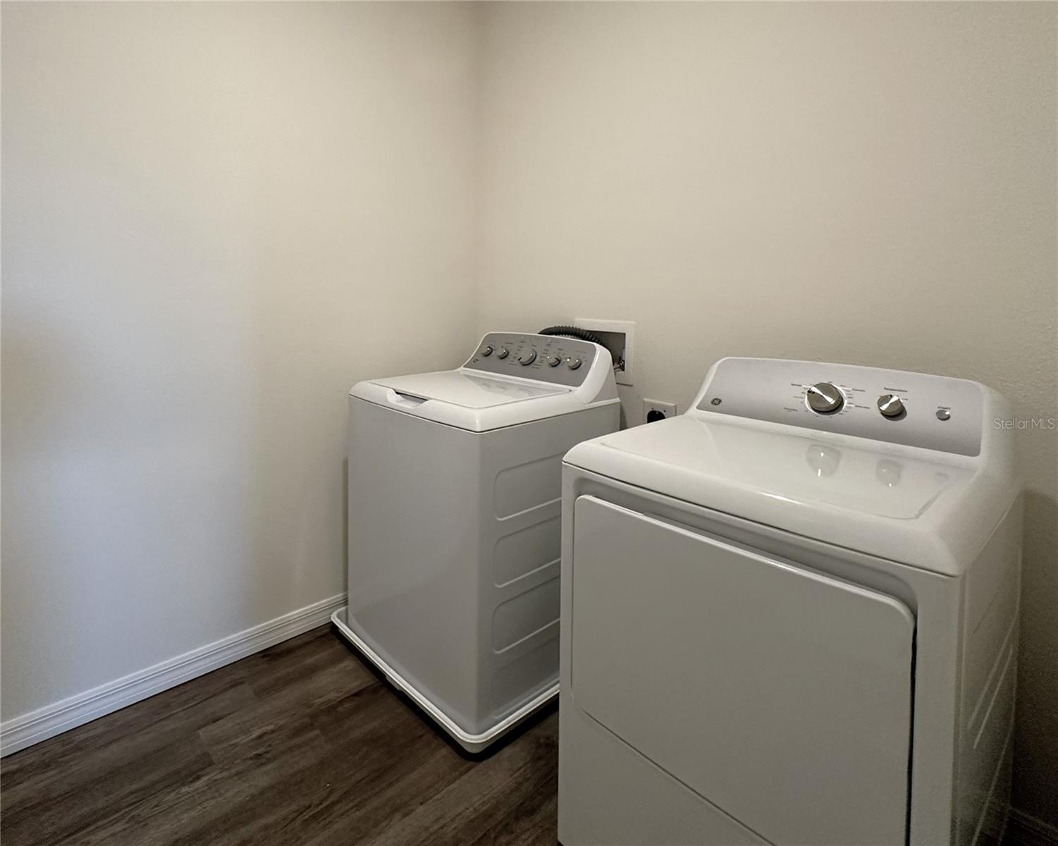 CASCADES PHS 1A & 1B - Residential Lease