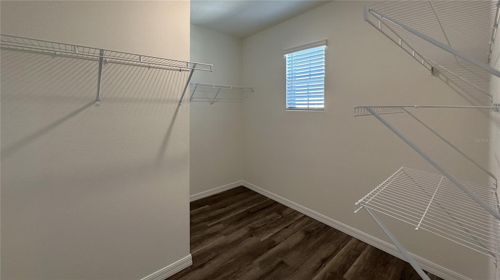 CASCADES PHS 1A & 1B - Residential Lease