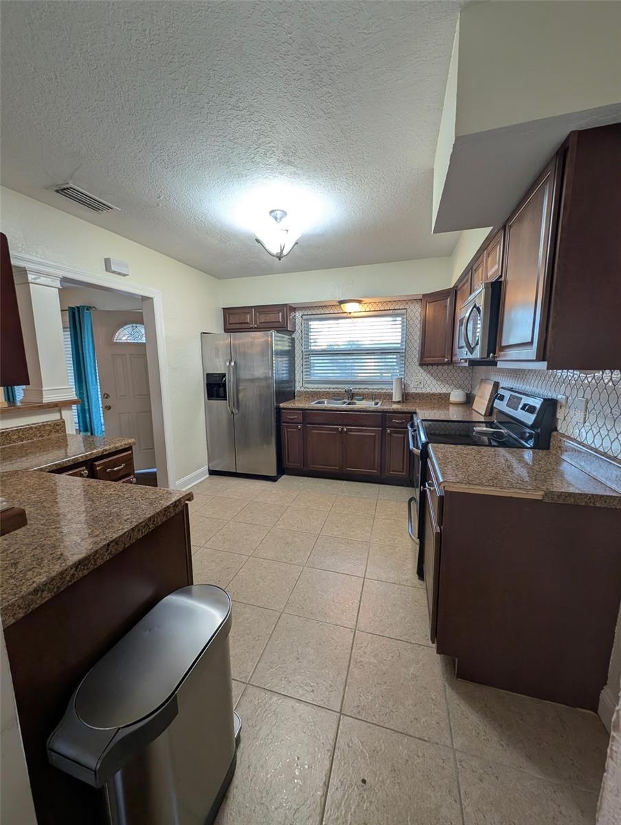 LAKESIDE TERRACE 1ST ADD - Residential Lease
