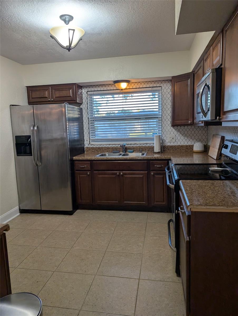 LAKESIDE TERRACE 1ST ADD - Residential Lease