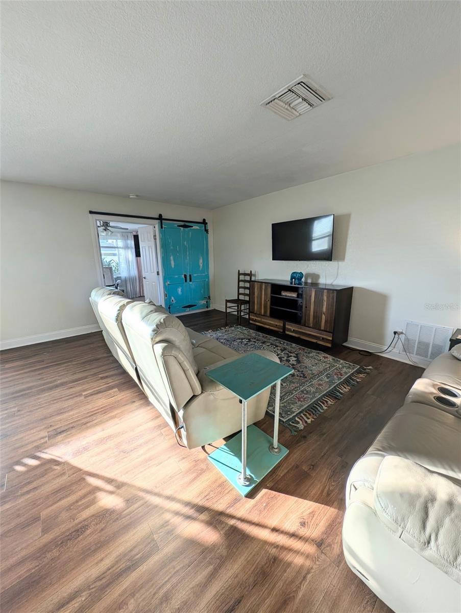 LAKESIDE TERRACE 1ST ADD - Residential Lease
