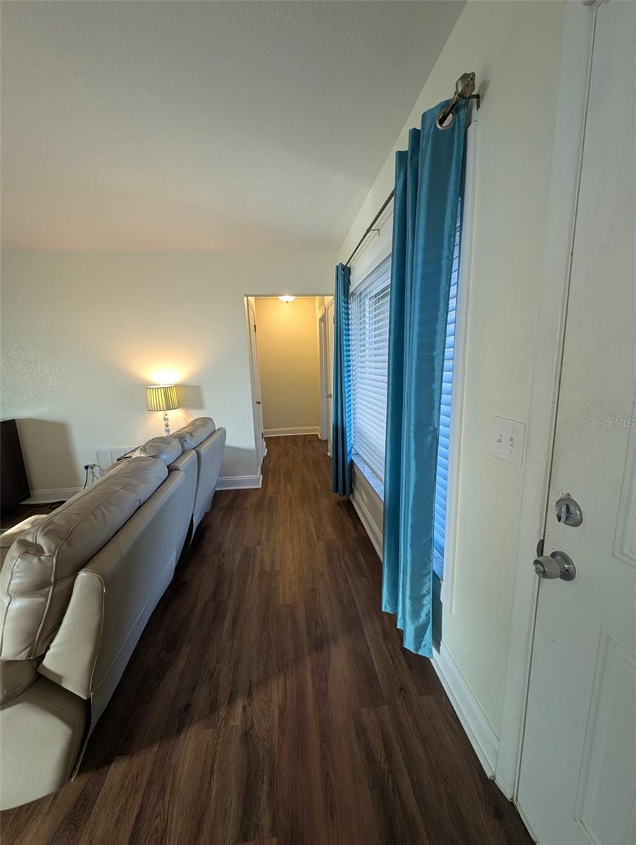 LAKESIDE TERRACE 1ST ADD - Residential Lease