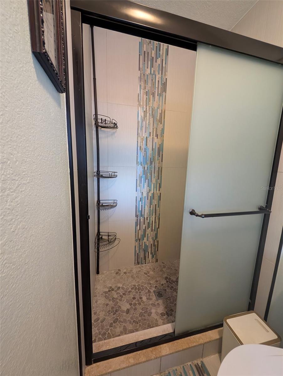 LAKESIDE TERRACE 1ST ADD - Residential Lease