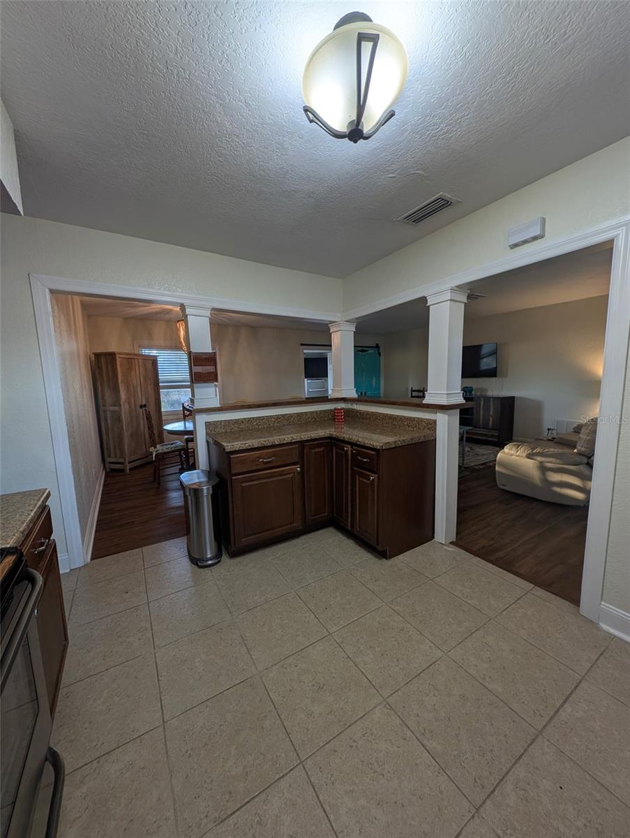 LAKESIDE TERRACE 1ST ADD - Residential Lease