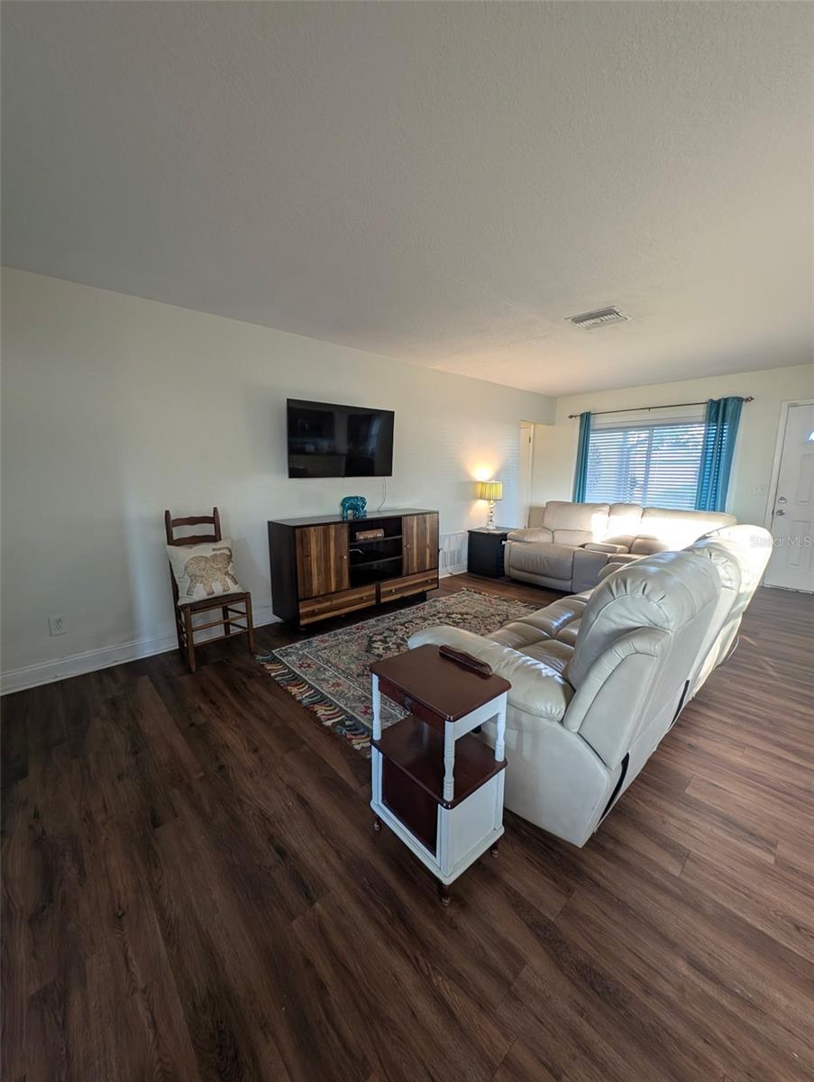 LAKESIDE TERRACE 1ST ADD - Residential Lease