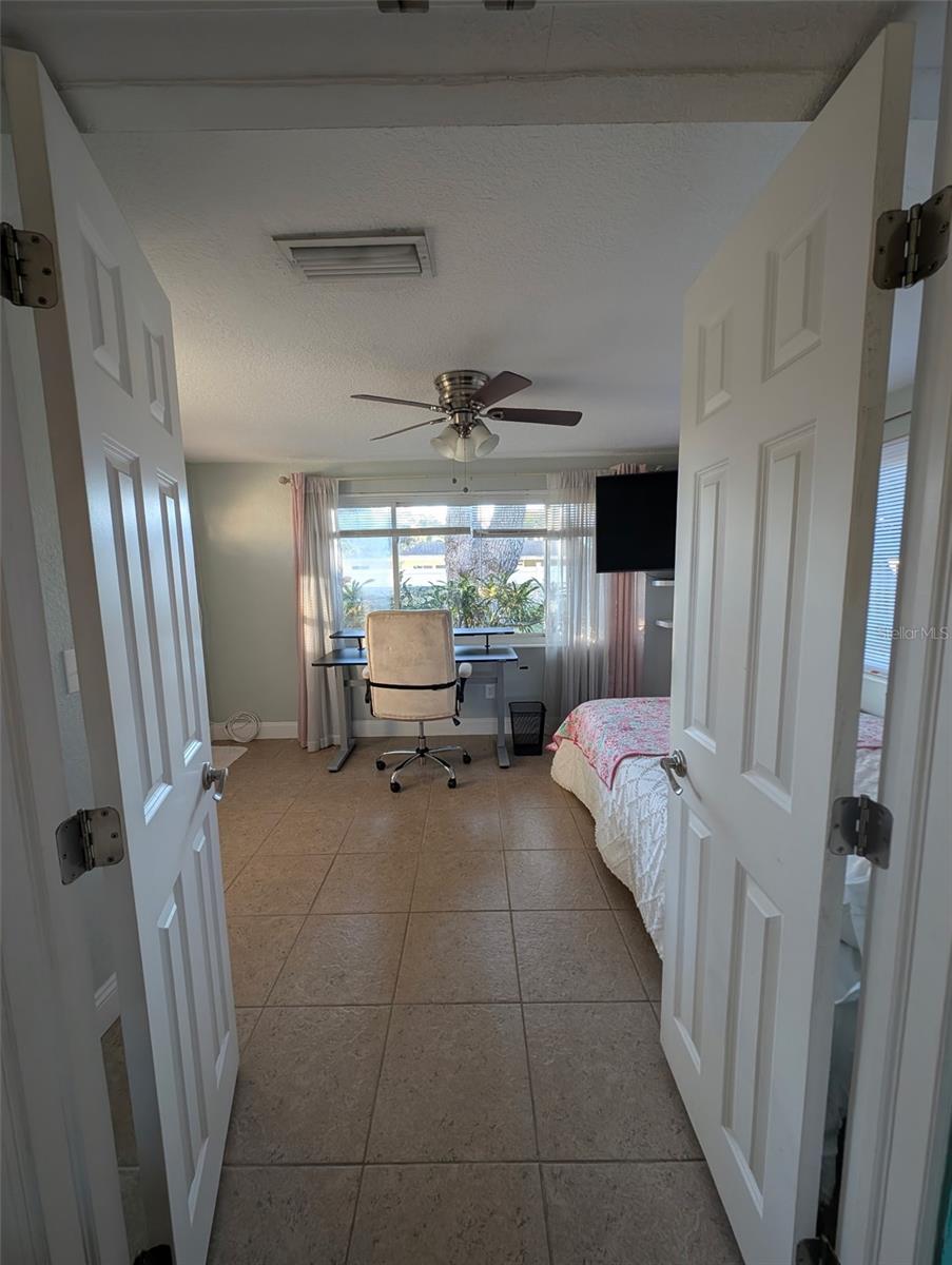 LAKESIDE TERRACE 1ST ADD - Residential Lease