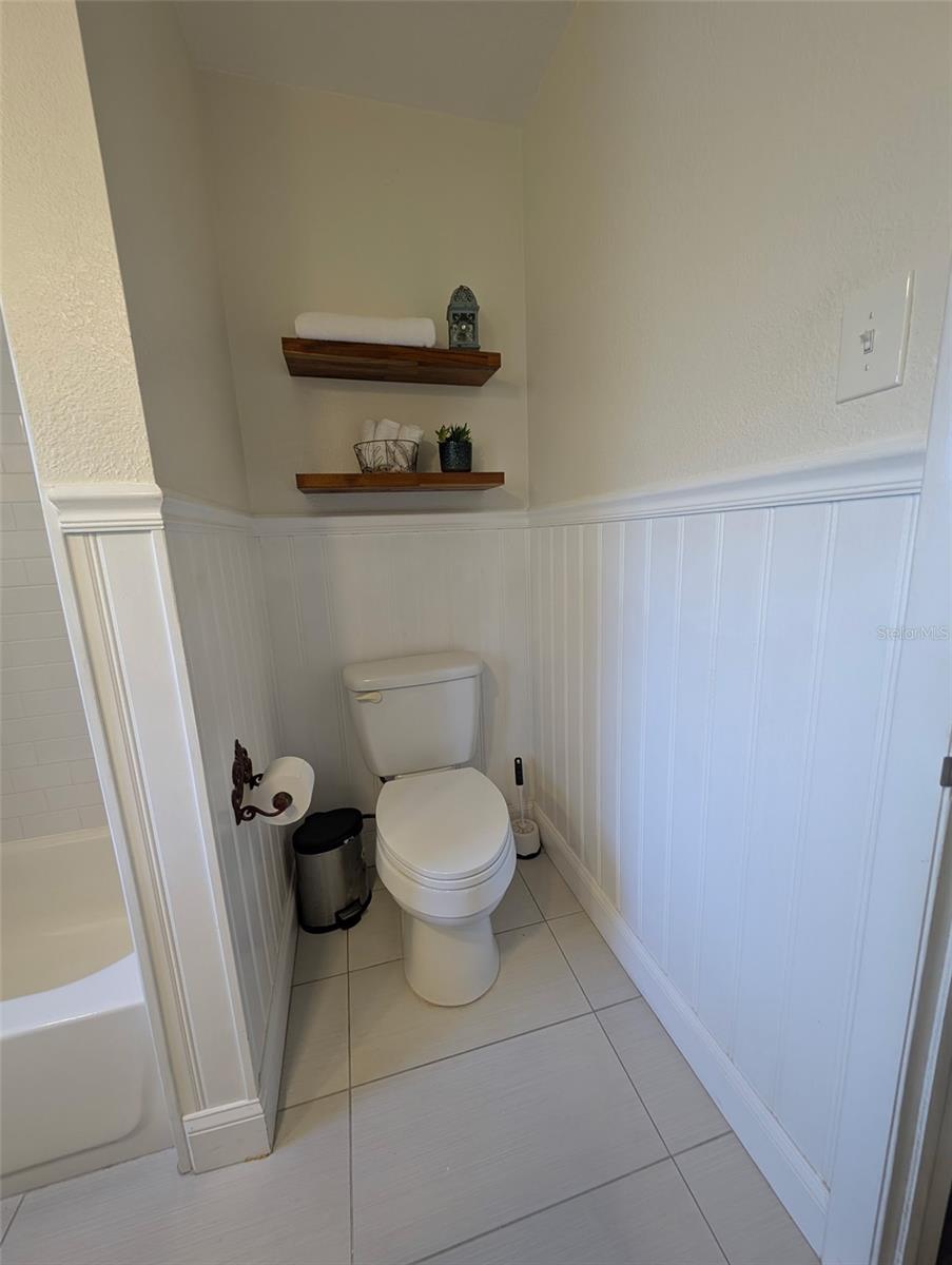 LAKESIDE TERRACE 1ST ADD - Residential Lease