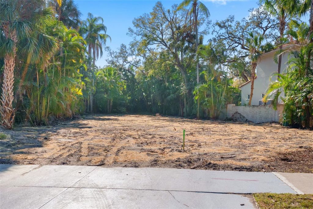 Photo of 808 S Bayside Drive, Tampa, FL 33609 (MLS # TB8473701)